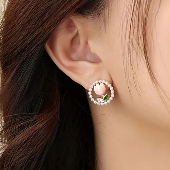 Pearl & Diamond Tulip Flower Circle Gold Toned Stud Earrings - Picture 2 of 2